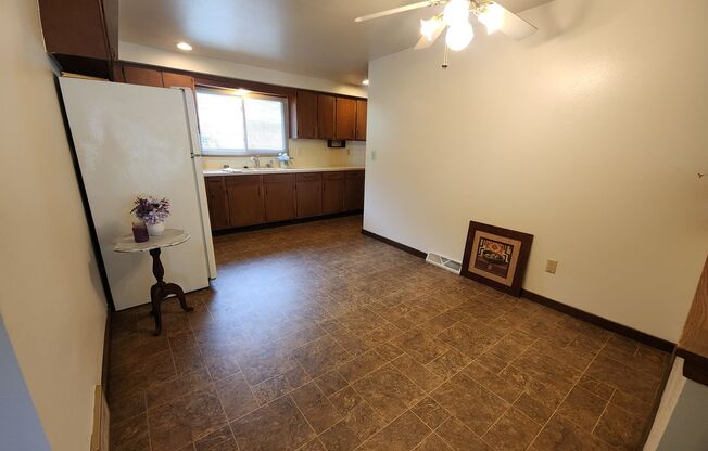 6-10 Woodmere Ct.