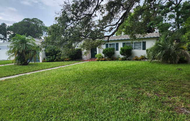 1266 W WELLINGTON DR