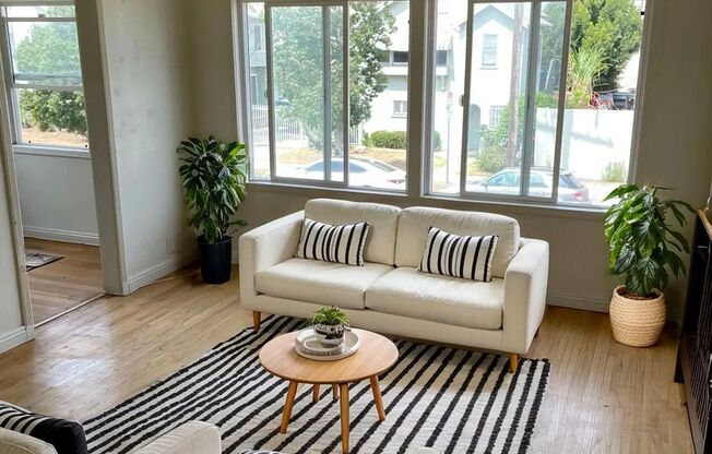 Charming Living in Historic West Adams at 1906 Cimarron Street