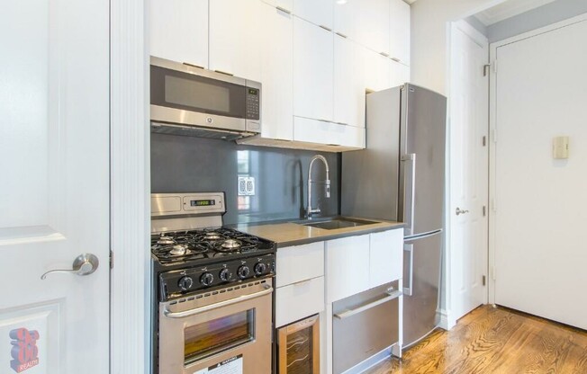 2 beds, 1 bath, $5,295, Unit 3E