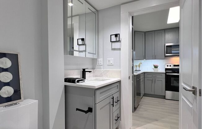 2 beds, 2 baths, 671 sqft, $1,600, Unit 215