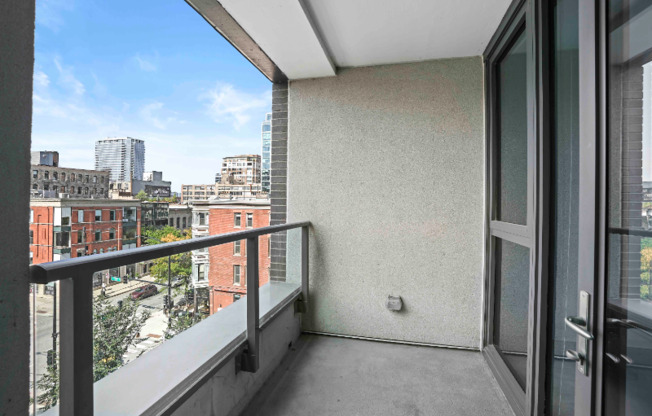 152 W SUPERIOR ST