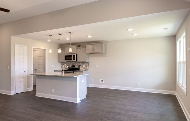 Contemporary Ranch-Style Home with Stainless Steel Appliances & Spacious Open Living