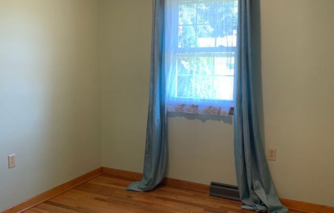 3 beds, 1 bath, $1,800