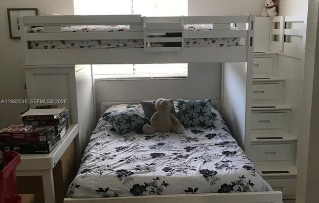 2142 SIENA WAY HOLLYWOOD, FL 33021