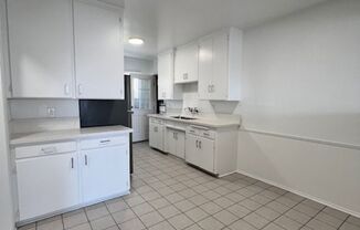 2 beds, 1 bath, 1,400 sqft, $2,400, Unit 03