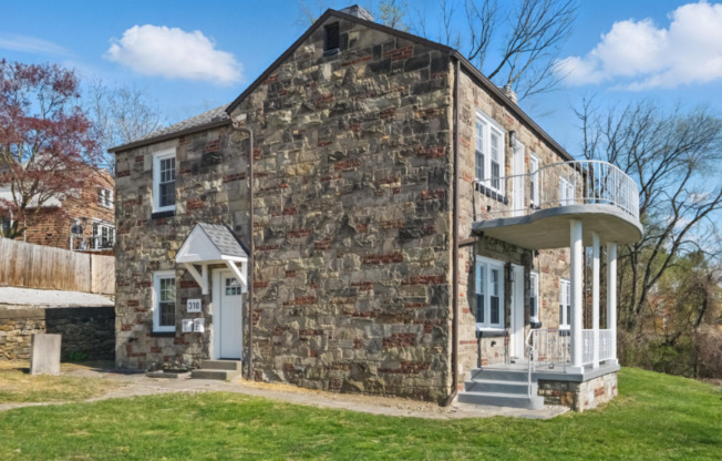 310 W RIVERVIEW AVE
