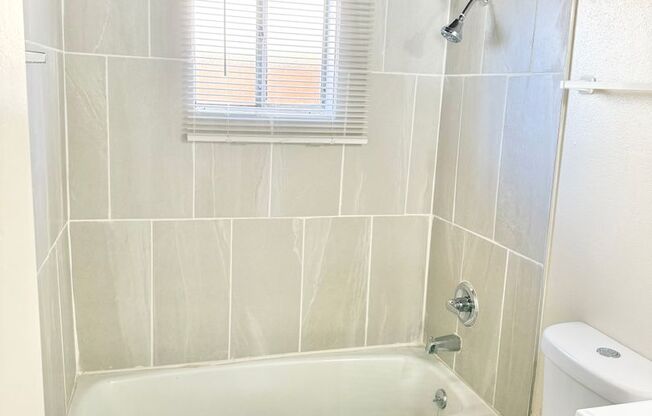 310 CHARLESTON ST SE