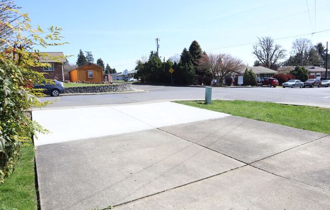 Lovely Well Maintained 2-Bedroom La Center Duplex for Rent - 610 E. Elm Ave