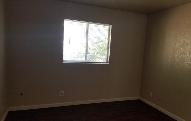 2 beds, 1 bath, 850 sqft, $1,300, Unit Unit 3