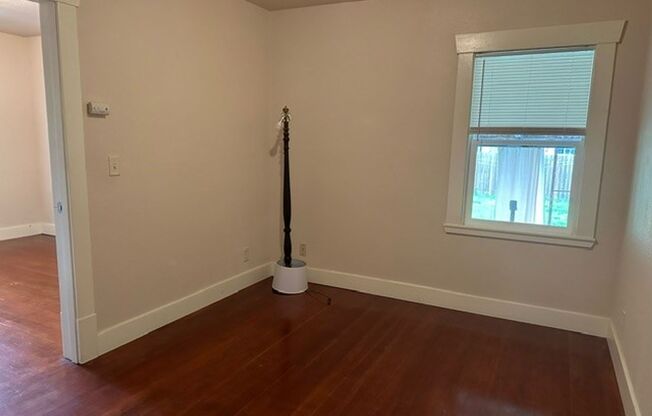 2 beds, 1 bath, $1,900