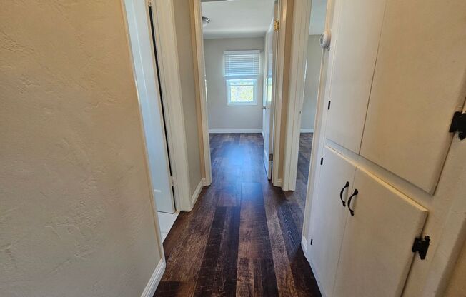 2 beds, 1 bath, $2,395, Unit 185 1/2