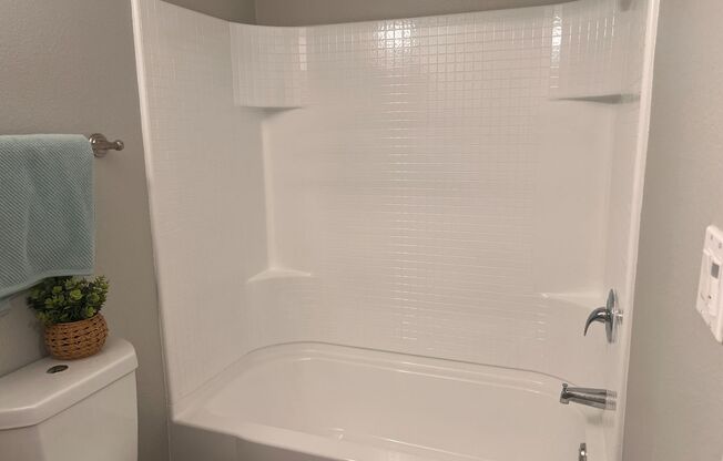 2 beds, 1.5 baths, 900 sqft, $2,895, Unit B13