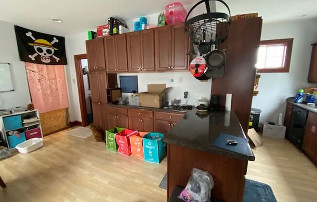 2 beds, 1 bath, 825 sqft, $1,195