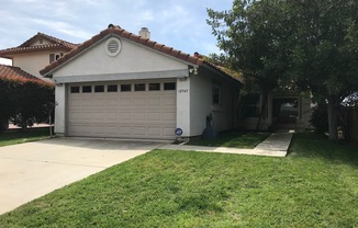 Beautiful 3B/2BA House w/ Attached Garage & Washer/Dryer!