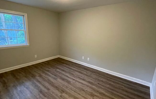 Jamestowne Apartments | 1415 Clover Street Apt B-2