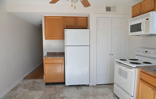 1 bed, 1 bath, 800 sqft, $1,225, Unit Apt 4