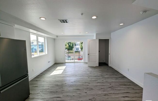 753 1/2 E ADAMS BLVD