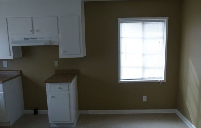 3 beds, 1 bath, $1,100