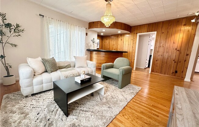 6 beds, 4 baths, 3,146 sqft, $4,800