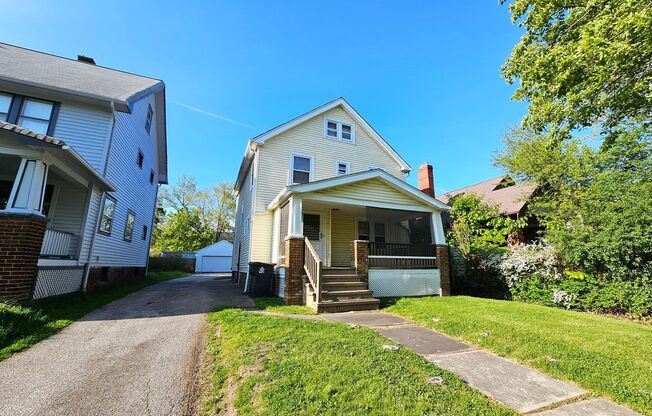 3 Beds - 1 Full Bath Colonial available for Rent!