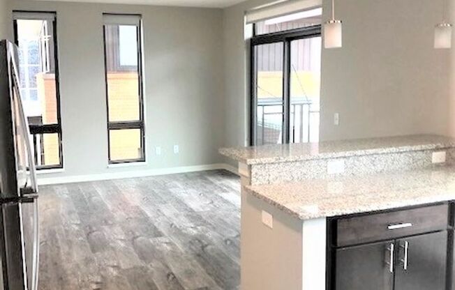 1 bed, 1 bath, 698 sqft, $1,425, Unit 301
