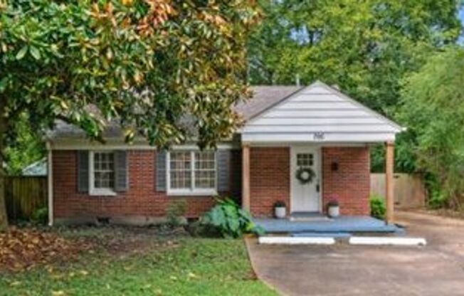 4 Bedroom, 2 Bathroom Near Park & Goodlett