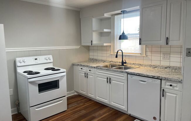 2 BED, 1 BATH NEWLY RENOVATED HOME LOCATED IN BURLINGTON!