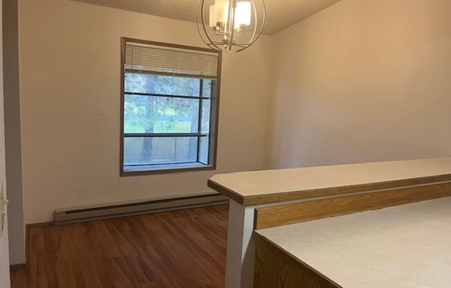 2 beds, 1 bath, 900 sqft, $1,295, Unit 215