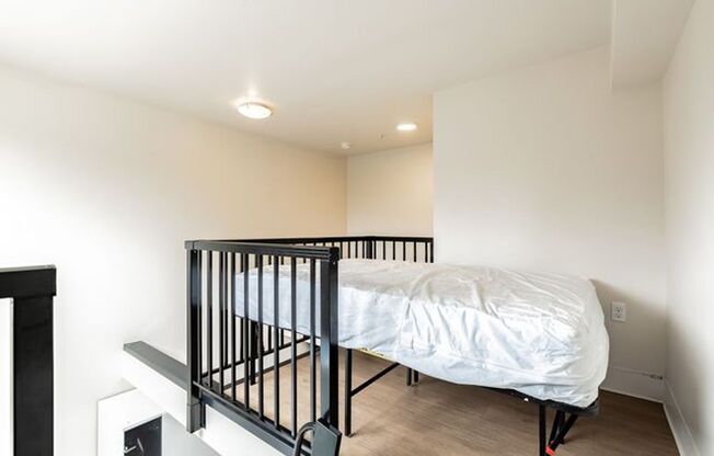 Studio, 1 bath, 220 sqft, $1,200, Unit A31