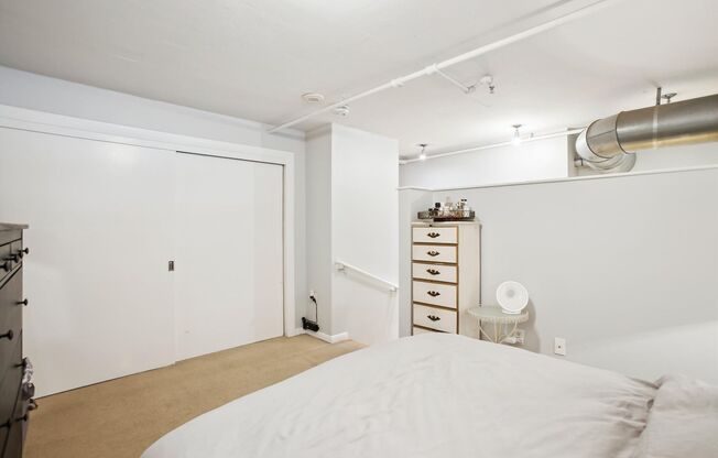 1 bed, 1 bath, $2,500