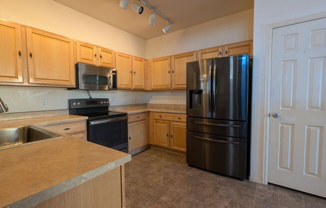 2 beds, 2 baths, $2,050, Unit # 709