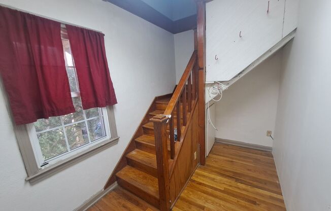 Furnished East Hill studio apartment with utilities included