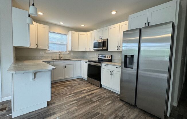 3 beds, 2.5 baths, $1,950, Unit 721: 105 W. 10th Ave.