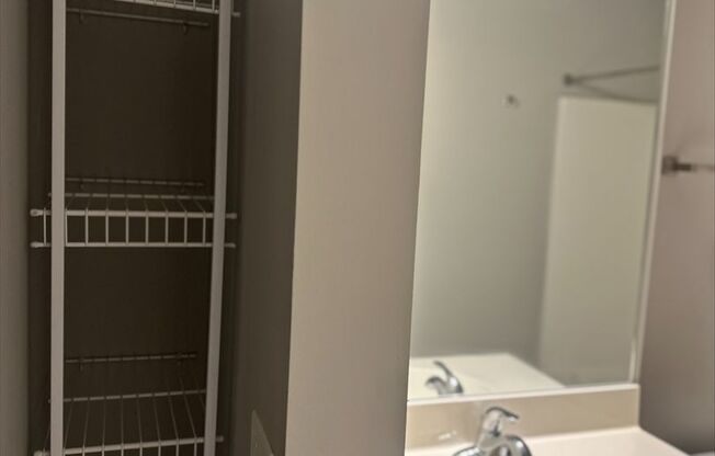 1 bed, 1 bath, 678 sqft, $1,160, Unit 222