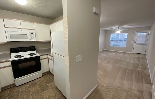 1 bed, 1 bath, 871 sqft, $1,100, Unit 2742-4