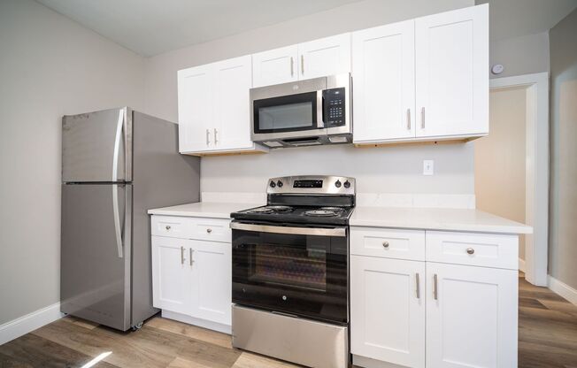 3 beds, 1 bath, $1,495, Unit 701