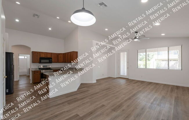 1280 E REDWOOD DR