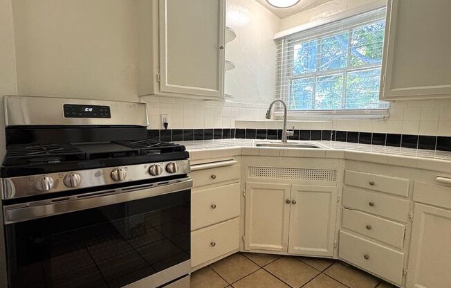 5941-5951 Cahuenga Blvd