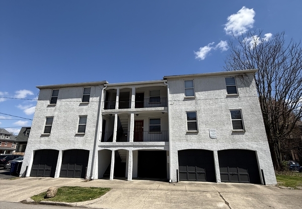 156 W 8 AVE