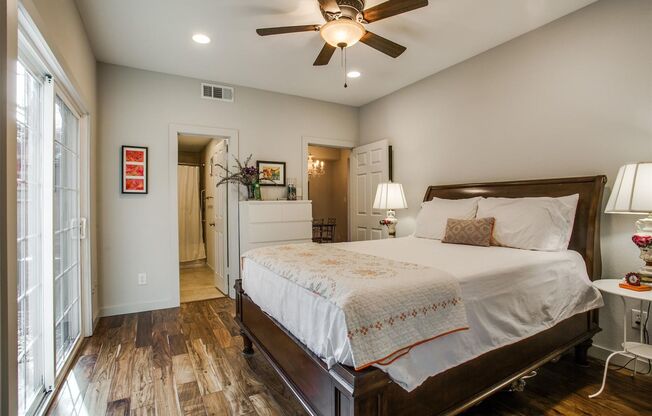 1 Bed, 1 Bath condo near Lower Greenville!