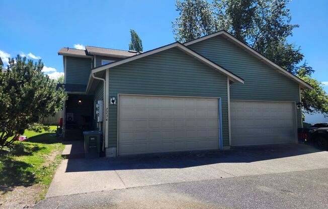 3 beds, 2 baths, $2,100