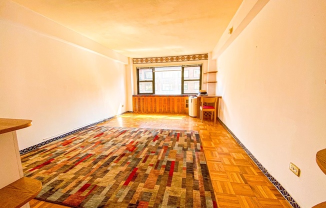 335 E 51 ST