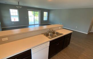 2 beds, 1 bath, 1,240 sqft, $1,550