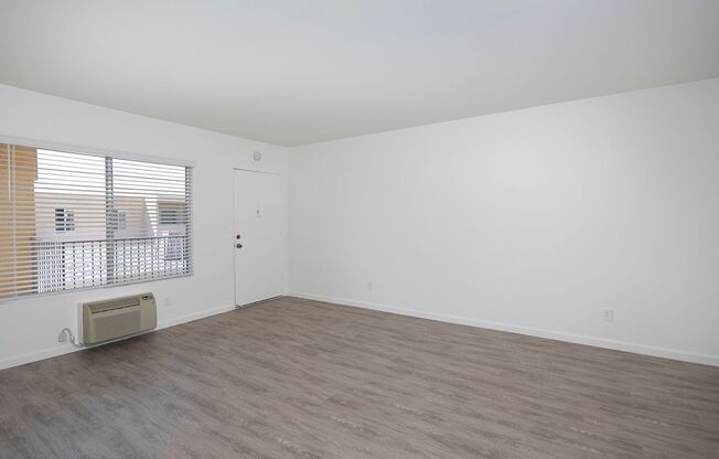 2 beds, 1 bath, 770 sqft, $2,175, Unit 21