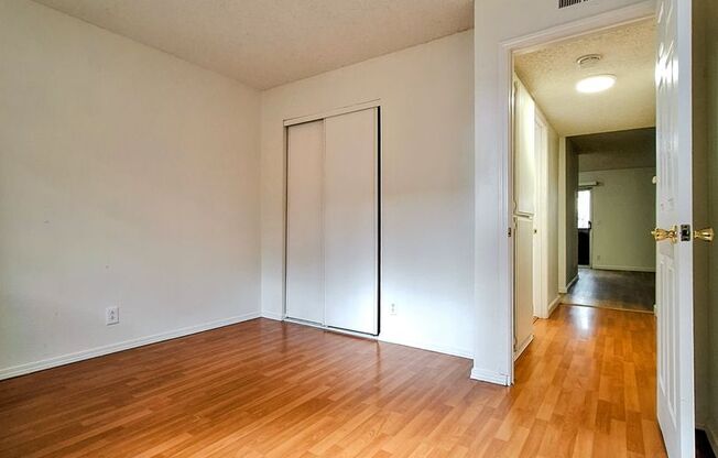 Beautiful 2bd Condo In Gated Community With Pool, Gym, and On-site Laundry