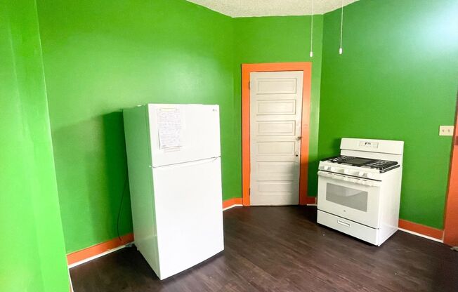 3 beds, 1 bath, 1,100 sqft, $1,500