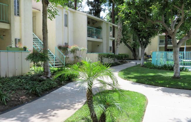 2 beds, 1 bath, 876 sqft, $2,595, Unit F112