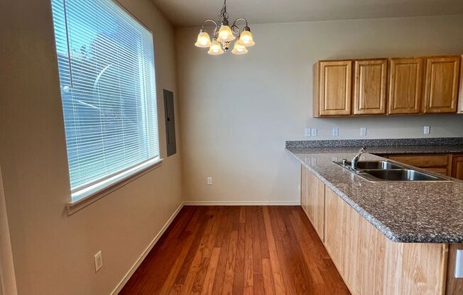 Pet Friendly 3 bedroom Townhouse!