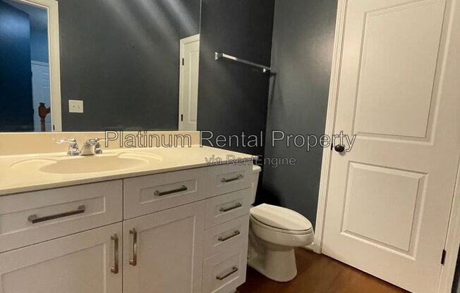 3 beds, 2.5 baths, 2,069 sqft, $2,095, Unit 10